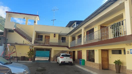 Parqueadero de Hostal Magdalena en Baños de Agua Santa